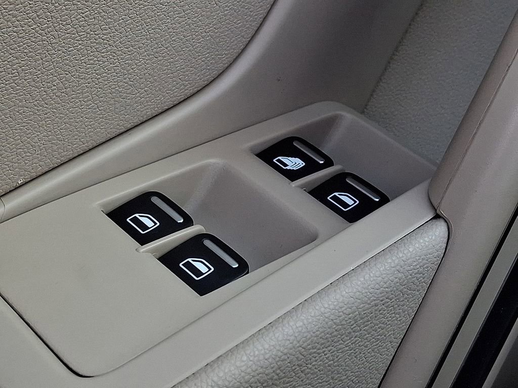 Used 2014 Volkswagen Beetle 2.5 image 24