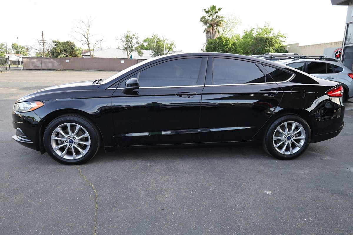 Used 2017 Ford Fusion SE w/ Fusion SE Technology Package FWD image 7