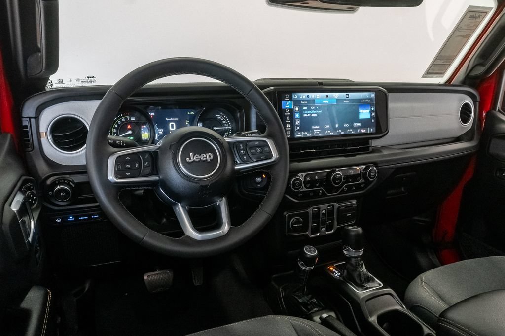 Used 2025 Jeep Wrangler Unlimited Sahara w/ Safety Group AWD/4WD image 9