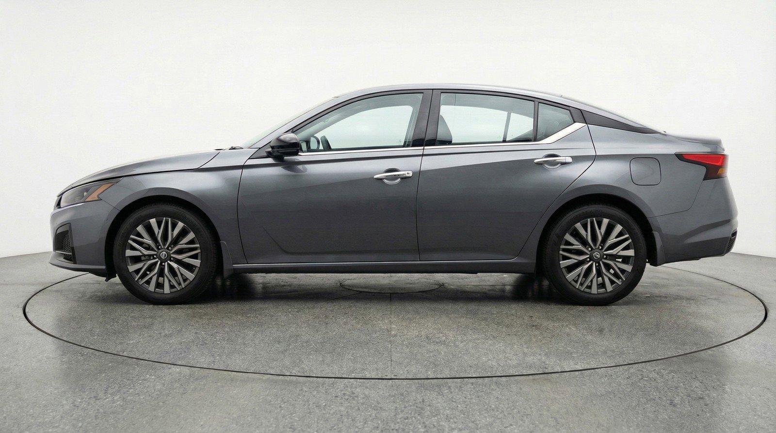 Used 2025 Nissan Altima 2.5 SV FWD image 5