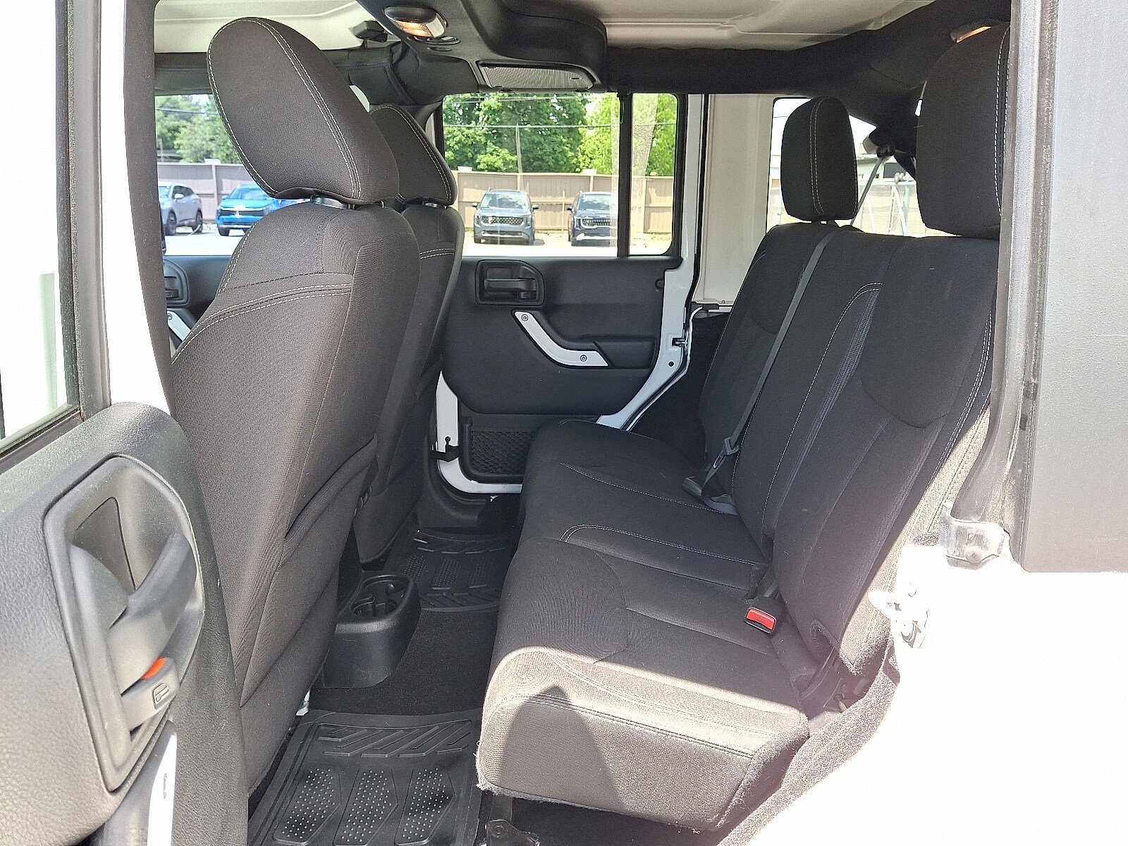 Used 2017 Jeep Wrangler Unlimited Sahara w/ Dual Top Group AWD/4WD image 10