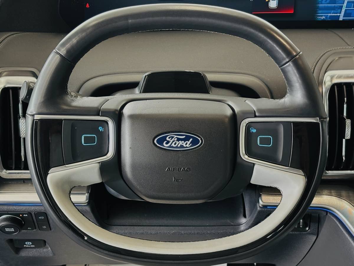 Used 2025 Ford Expedition Platinum w/ Driver's Package AWD/4WD image 45