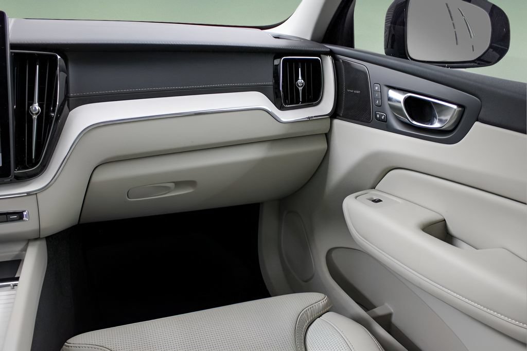 Certified 2026 Volvo XC60 T8 Ultra w/ Protection Package Premier AWD/4WD image 20