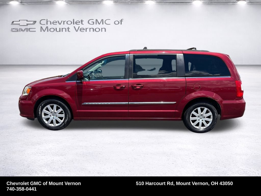 Used 2013 Chrysler Town & Country Touring FWD image 2