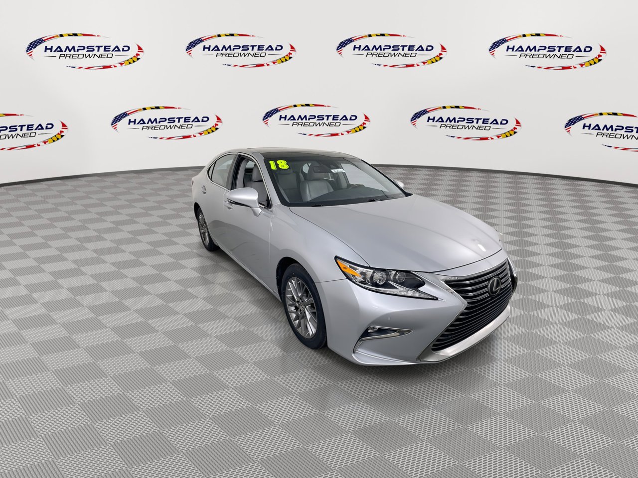 Used 2018 Lexus ES 350 w/ Luxury Package w/Wood Trim image 2