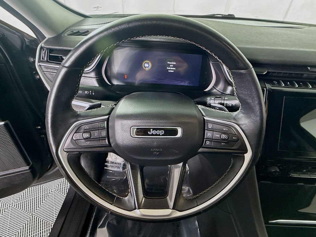 Used 2022 Jeep Grand Cherokee L Laredo w/ Luxury Tech Group I AWD/4WD image 19