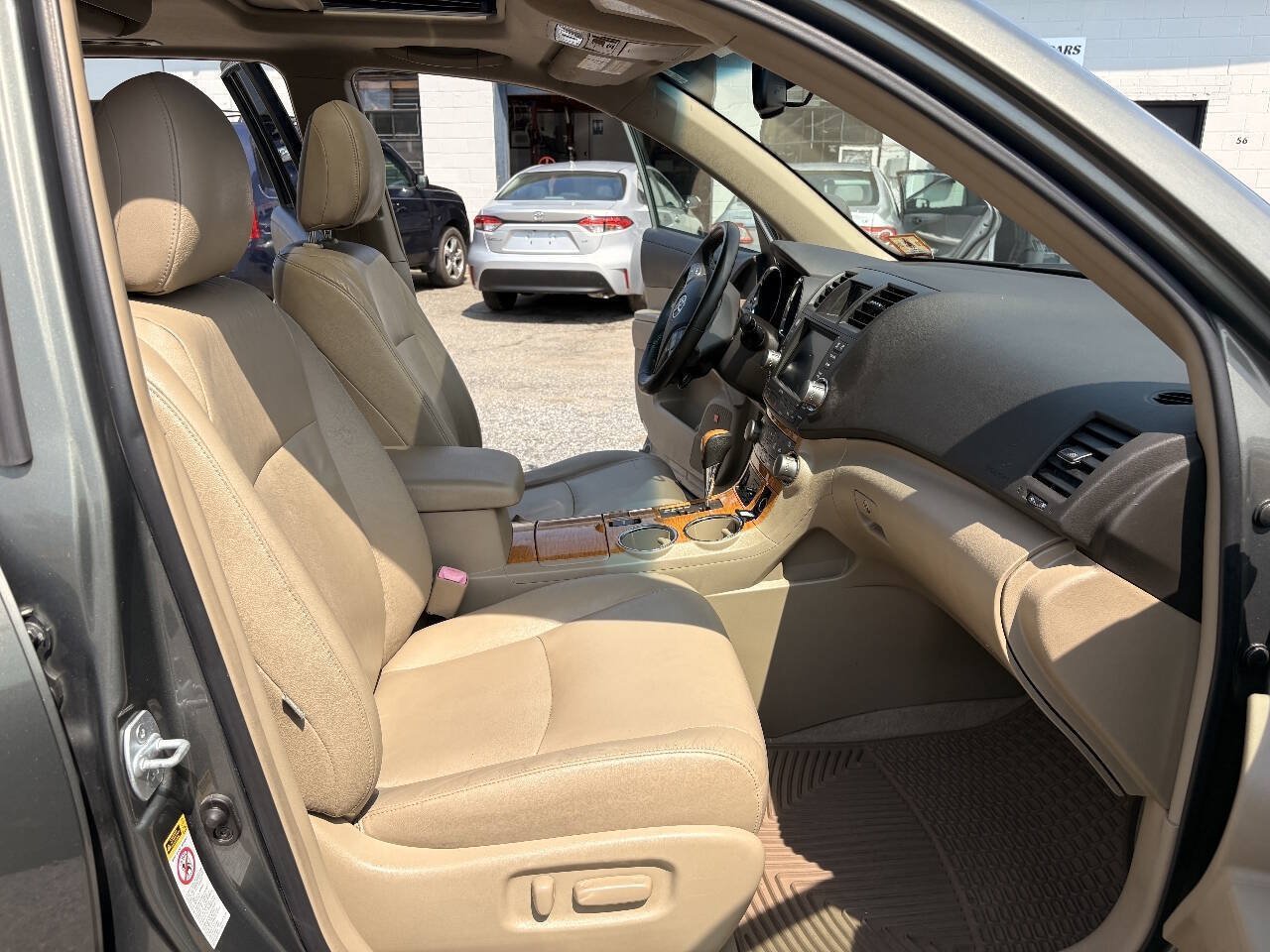 Used 2010 Toyota Highlander Limited AWD/4WD image 26