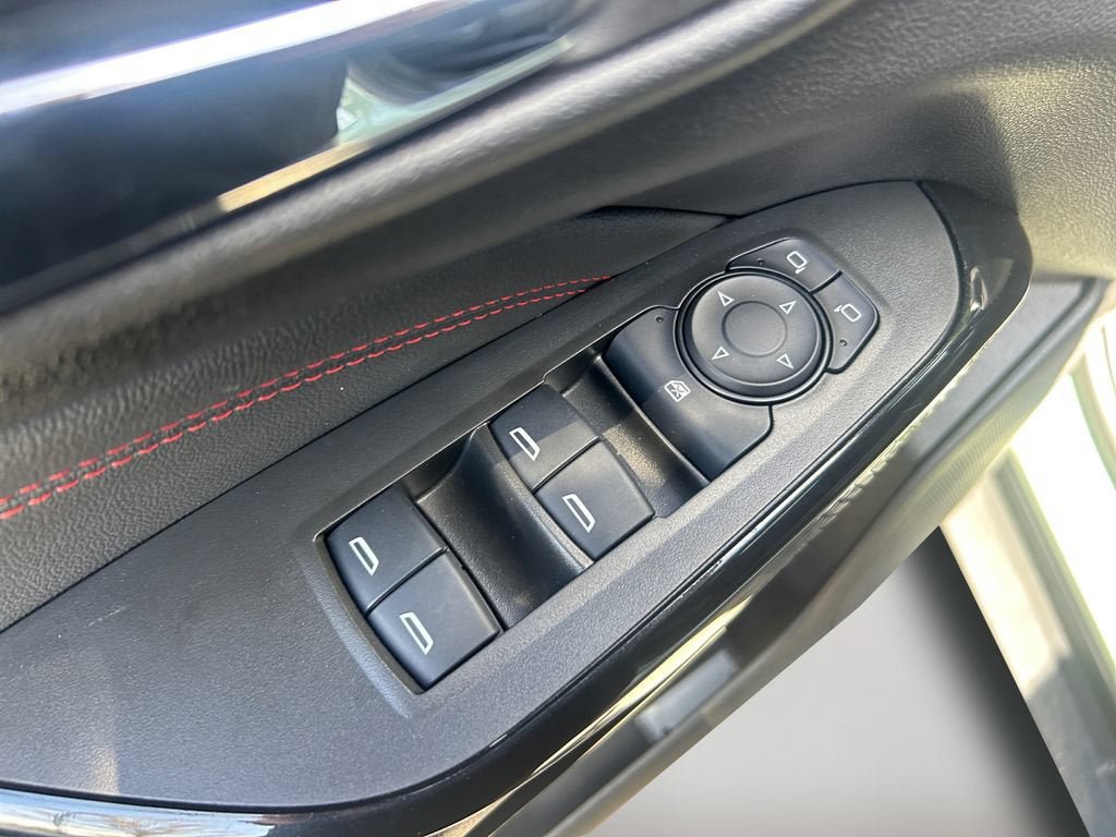 Used 2024 Chevrolet Trax RS w/ Sunroof Package FWD image 21