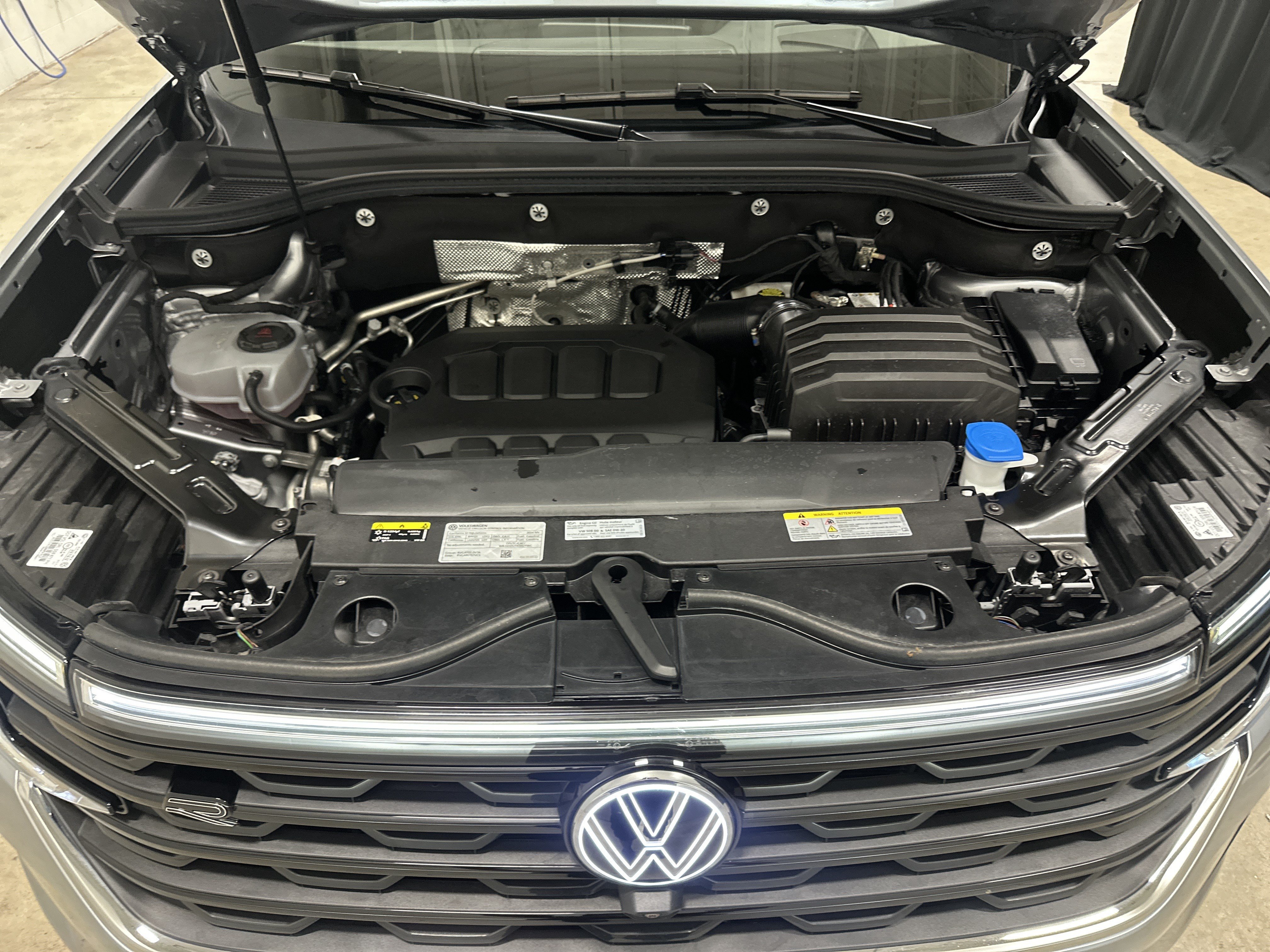 Used 2024 Volkswagen Atlas SEL Premium R-Line AWD/4WD image 35