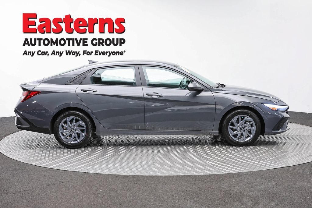 Used 2024 Hyundai Elantra SEL FWD image 4