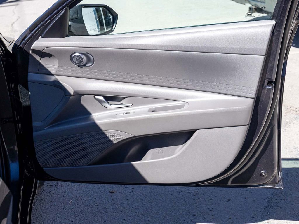 Used 2023 Hyundai Elantra SEL w/ Cargo Package FWD image 12