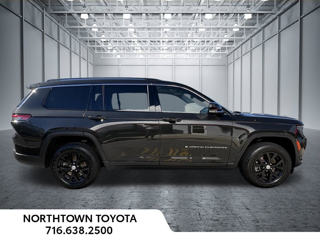 Used 2023 Jeep Grand Cherokee L Limited AWD/4WD image 3