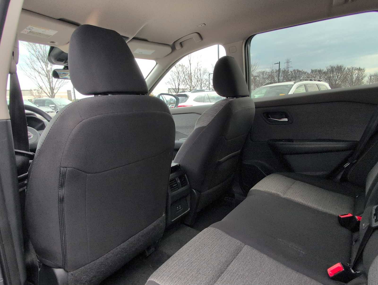 Used 2023 Nissan Rogue SV image 17