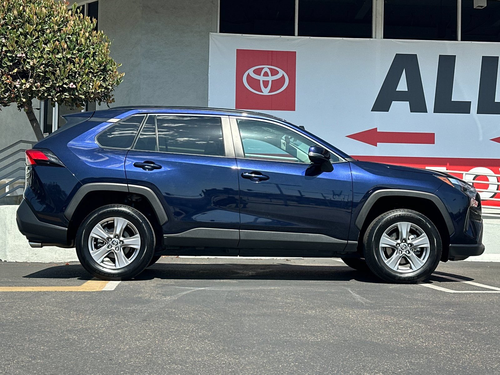 Used 2024 Toyota RAV4 XLE FWD image 6