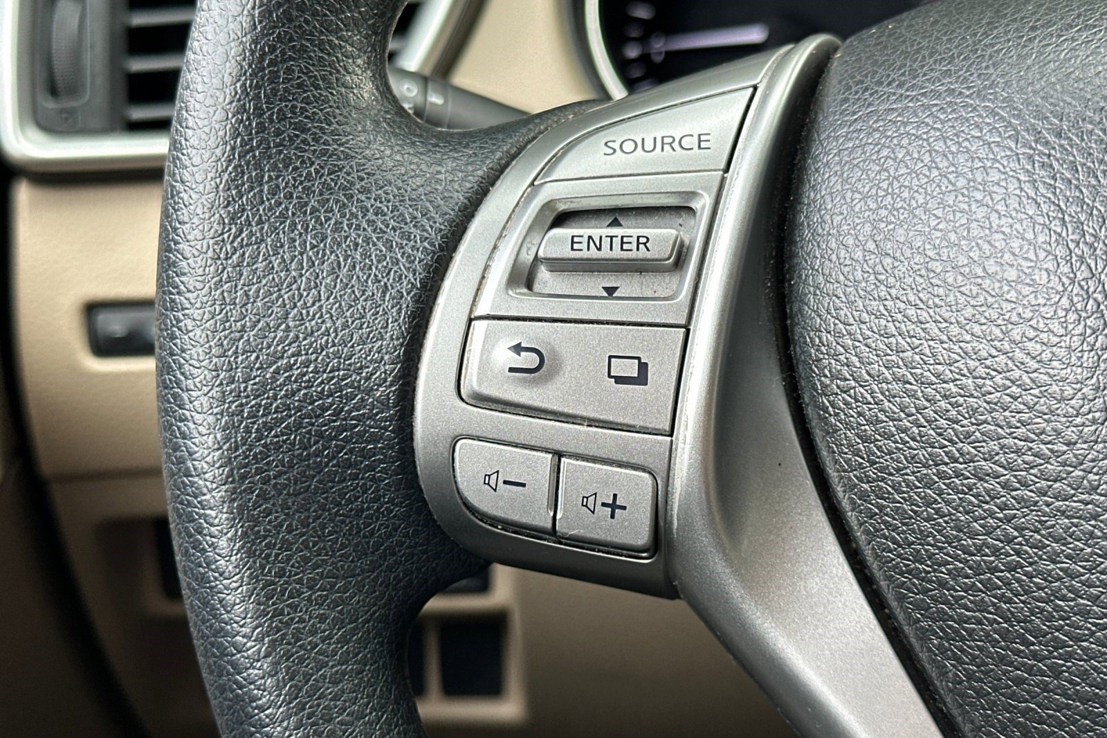 Used 2016 Nissan Rogue SV w/ SV Premium Package image 31