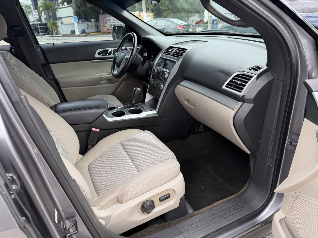 Used 2014 Ford Explorer XLT image 22