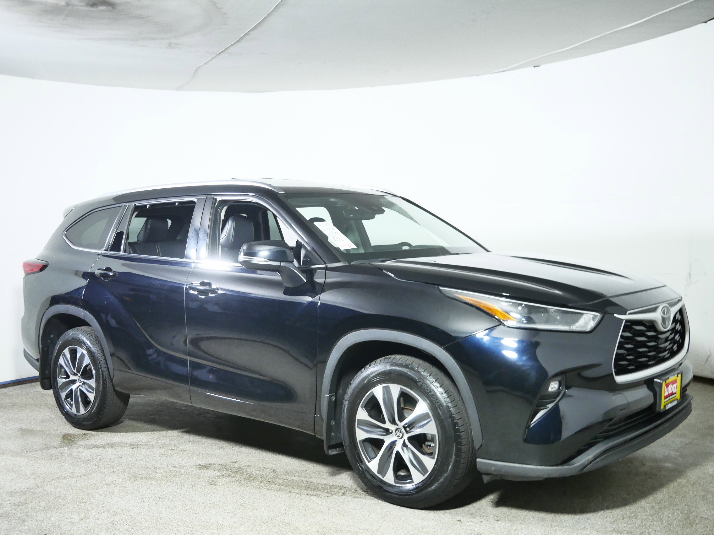 Used 2021 Toyota Highlander XLE
