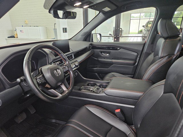 Used 2025 Honda Pilot TrailSport image 7