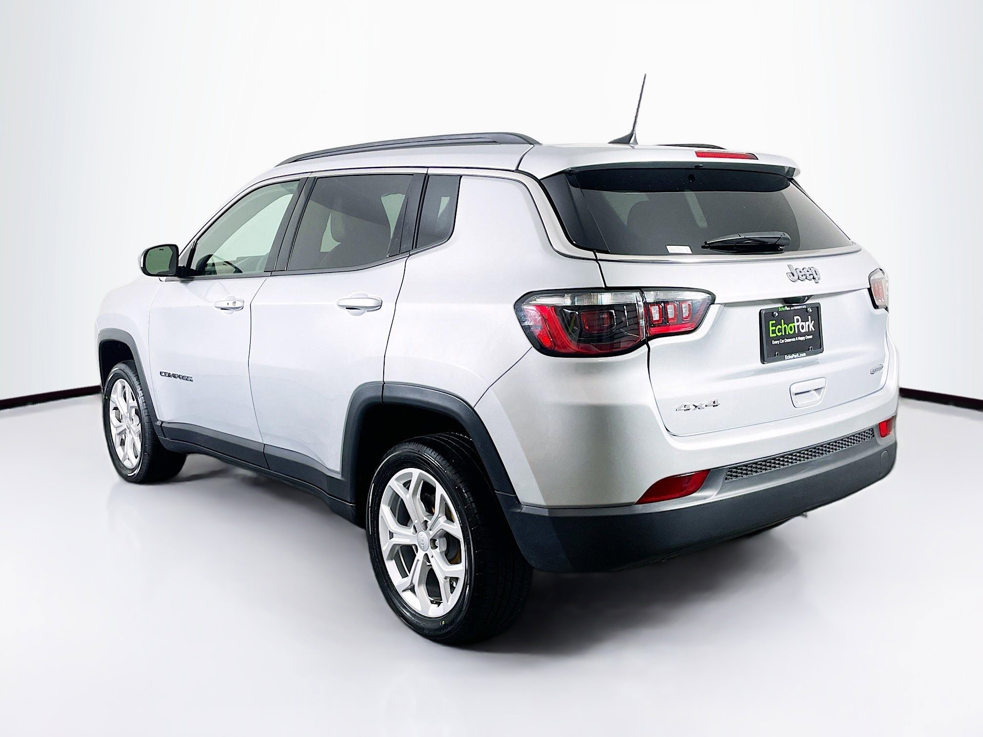 Used 2024 Jeep Compass Latitude image 5