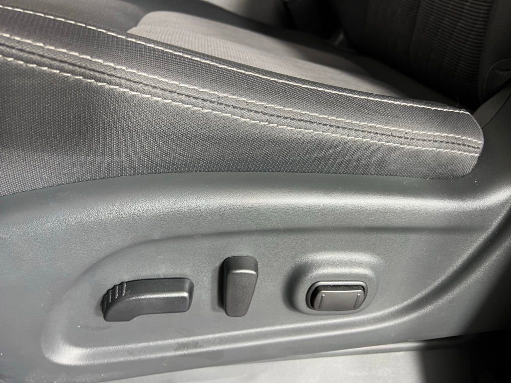 Used 2024 Nissan Titan SV w/ SV Convenience Package image 23