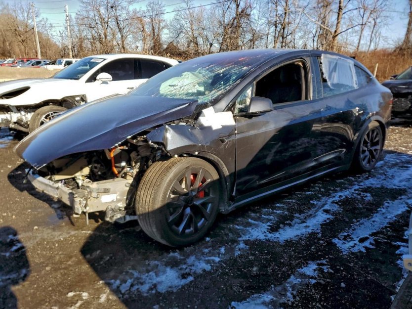 Used 2024 Tesla Model X Plaid image 3