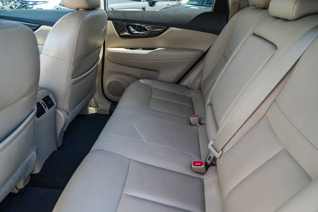 Used 2017 Nissan Rogue SL image 18