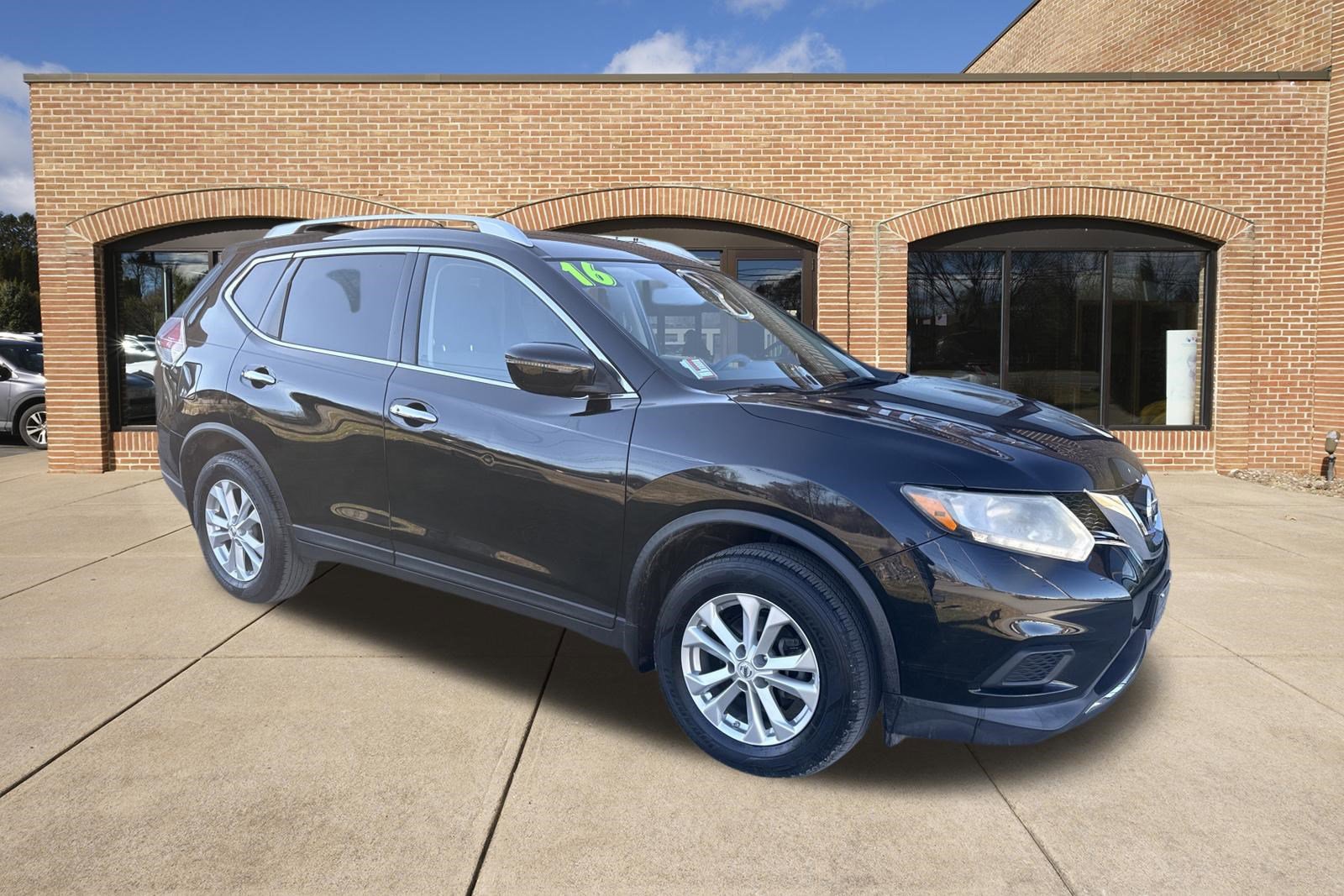 Used 2016 Nissan Rogue SV