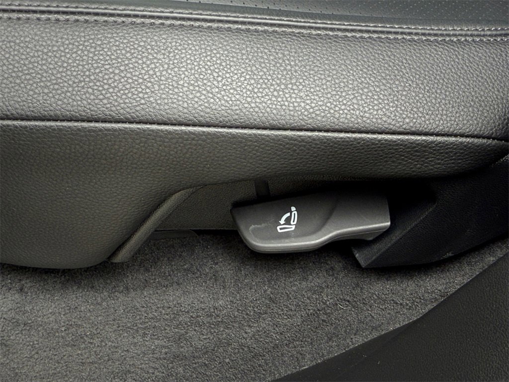 Used 2022 Porsche Cayenne image 24