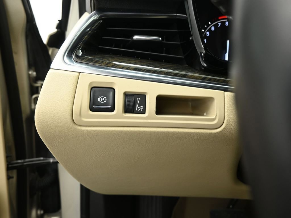 Used 2017 Cadillac XT5 FWD image 12