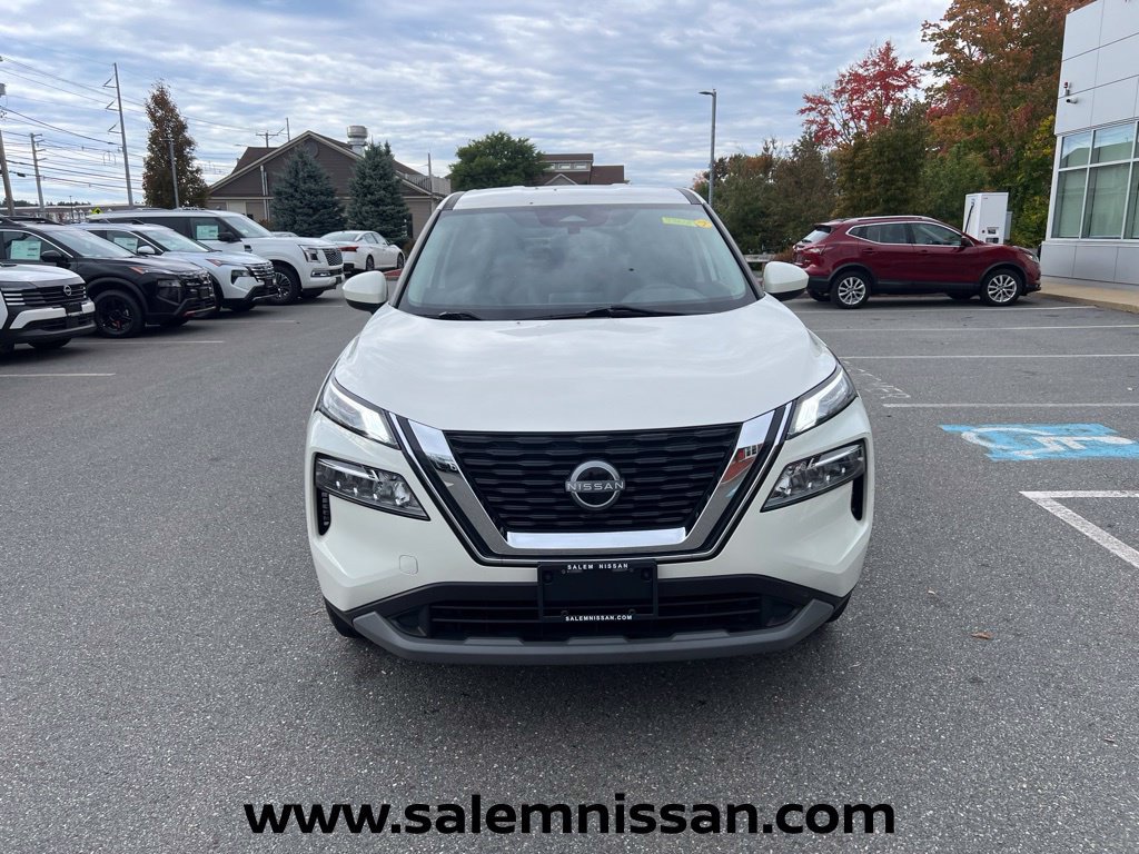 Used 2023 Nissan Rogue SV AWD/4WD image 2