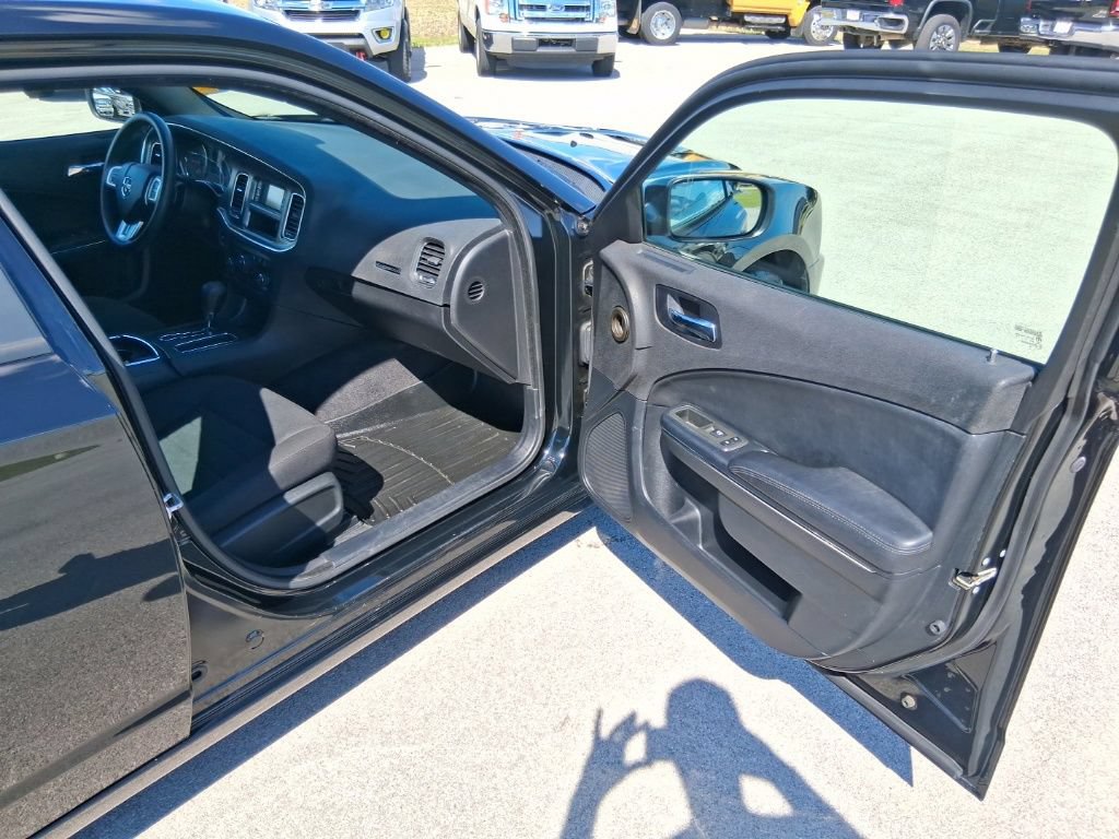 Used 2013 Dodge Charger SE RWD image 23