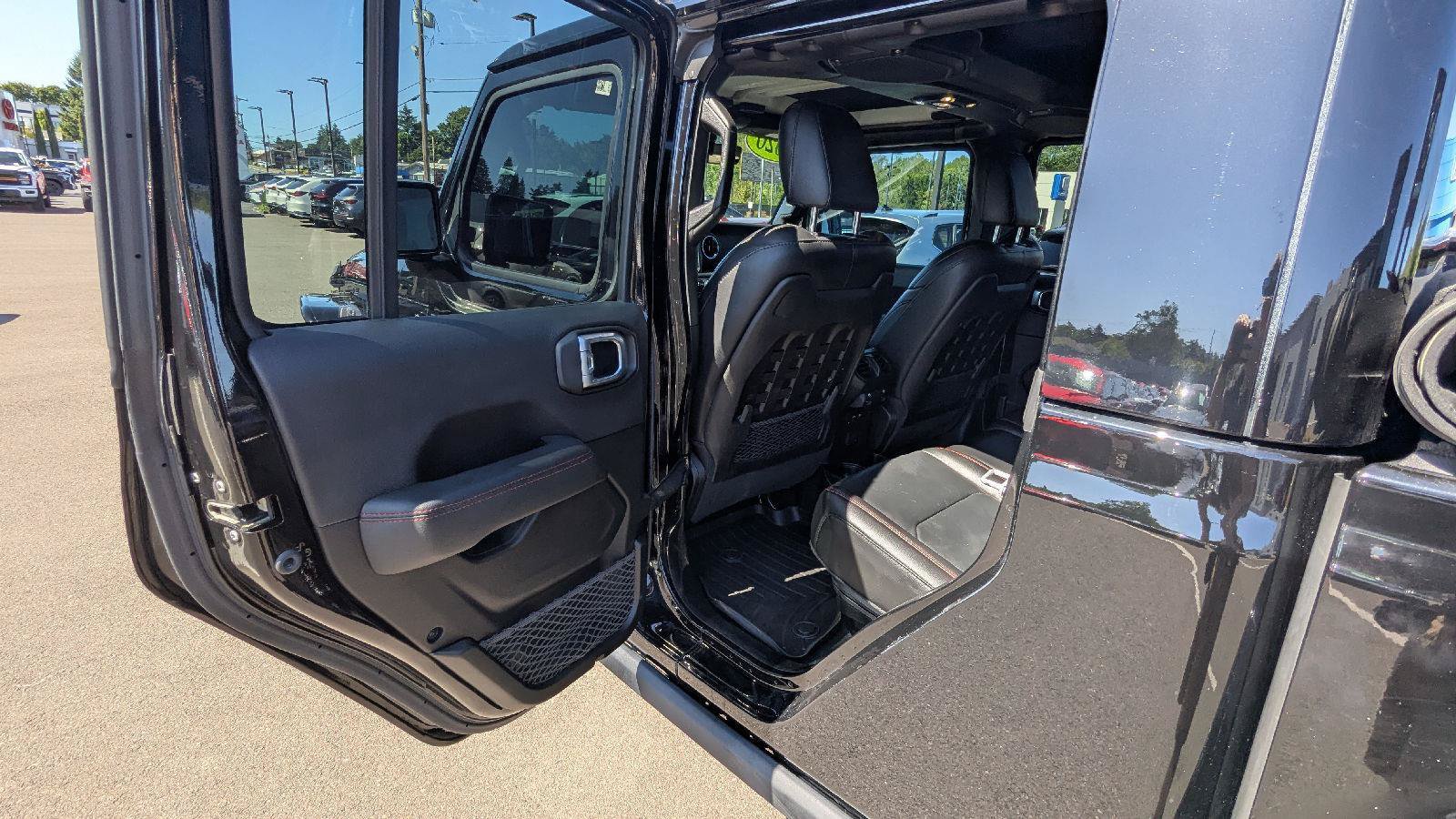 Used 2020 Jeep Gladiator Rubicon w/ Advanced Safety Group AWD/4WD image 10