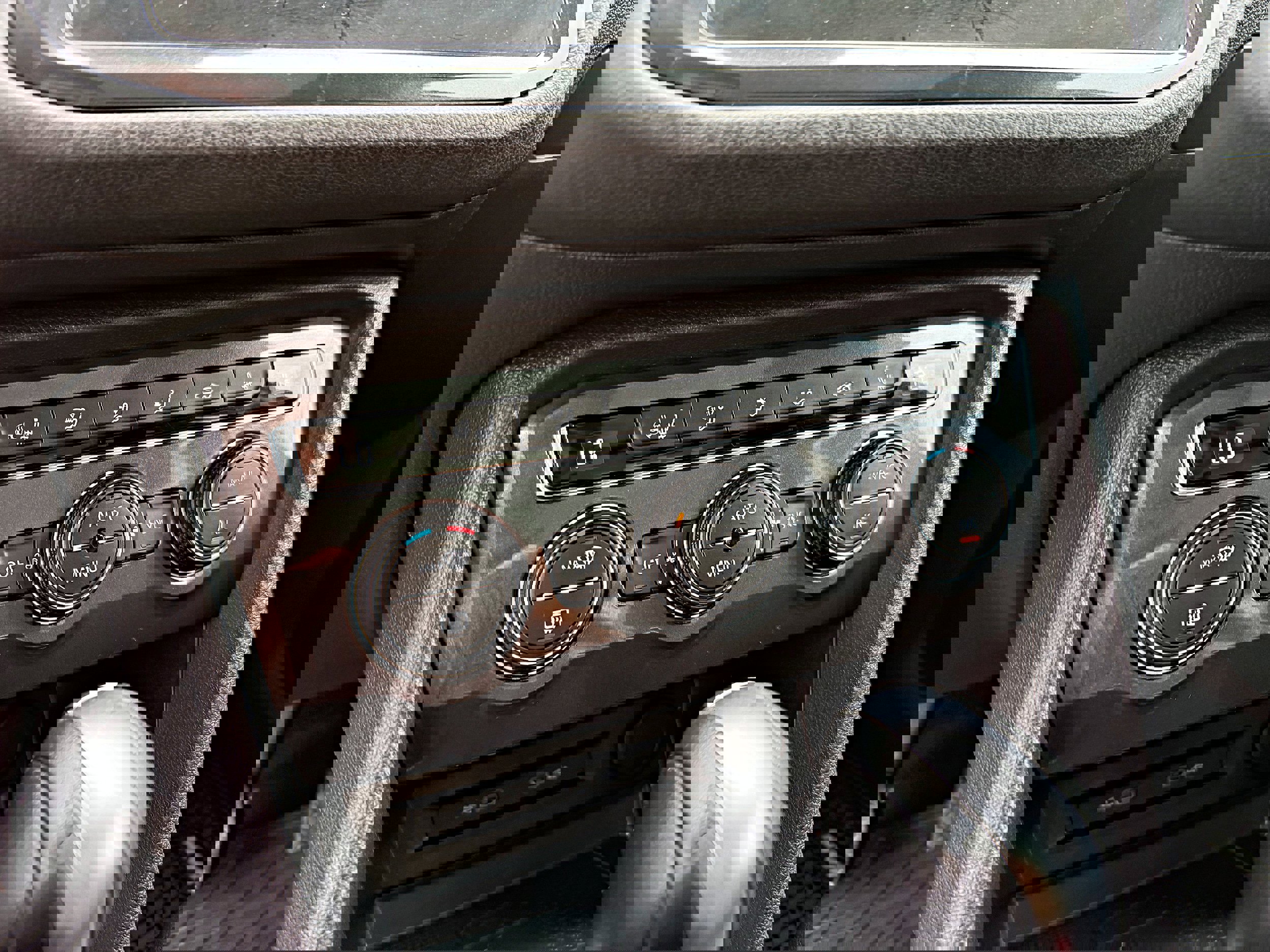 Used 2021 Volkswagen Tiguan SEL w/ 2-Row Tiguan MDO Package image 18