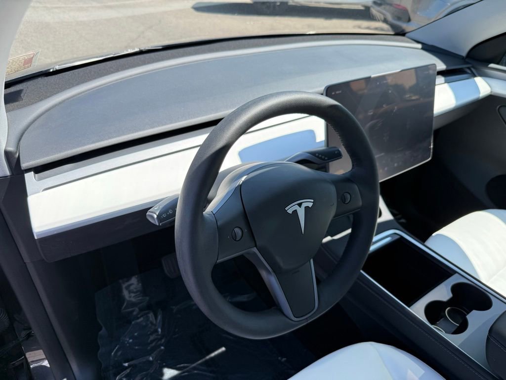 Used 2024 Tesla Model Y Long Range AWD/4WD image 18