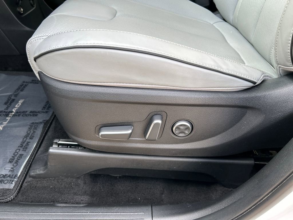 Used 2023 Hyundai Palisade SEL w/ Premium Package image 15