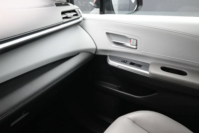 Used 2025 Toyota Sienna XLE FWD image 9
