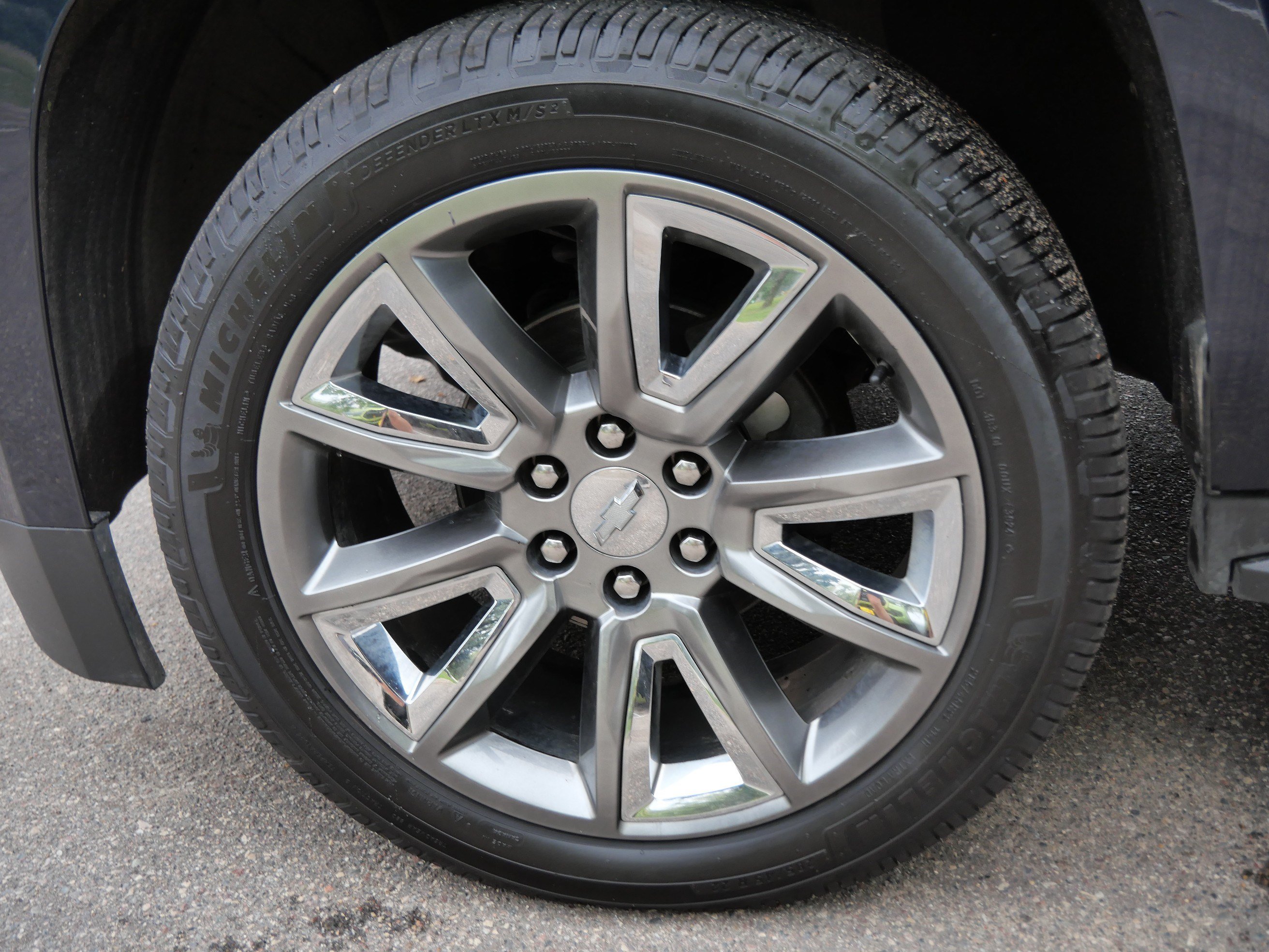 Used 2019 Chevrolet Tahoe LT w/ Luxury Package AWD/4WD image 15