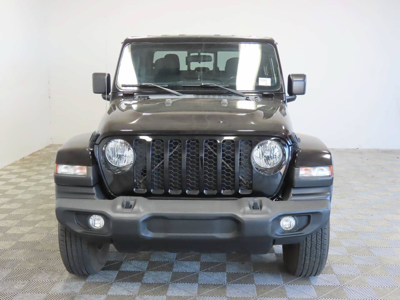 Used 2021 Jeep Gladiator Sport AWD/4WD image 2