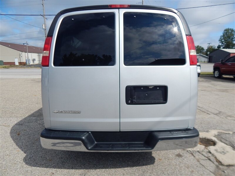 Used 2019 Chevrolet Express 3500 LT w/ LT Preferred Equipment Group RWD image 8