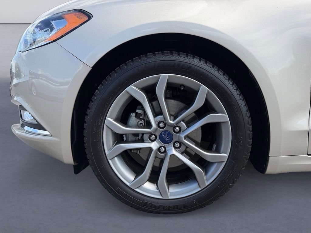 Used 2017 Ford Fusion SE w/ Equipment Group 201A image 9