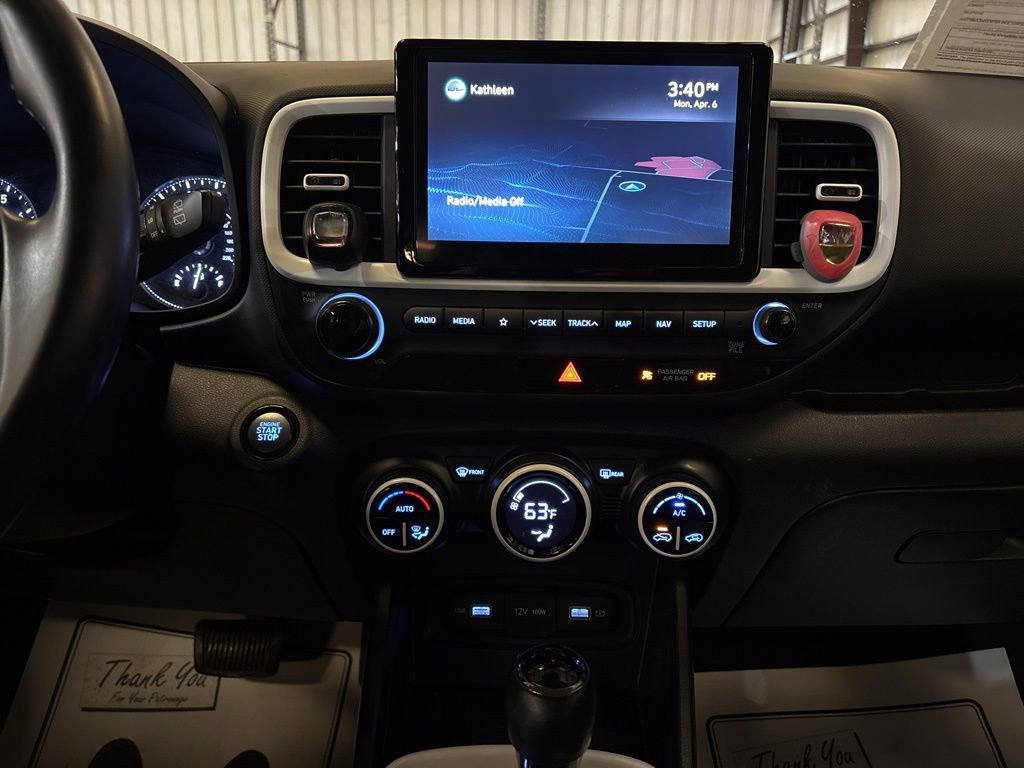 Used 2022 Hyundai Venue Limited image 25