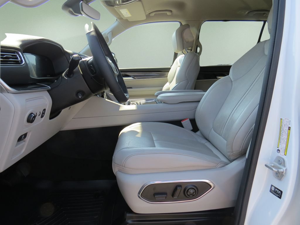 Used 2024 Jeep Wagoneer 4WD w/ Convenience Group I image 15