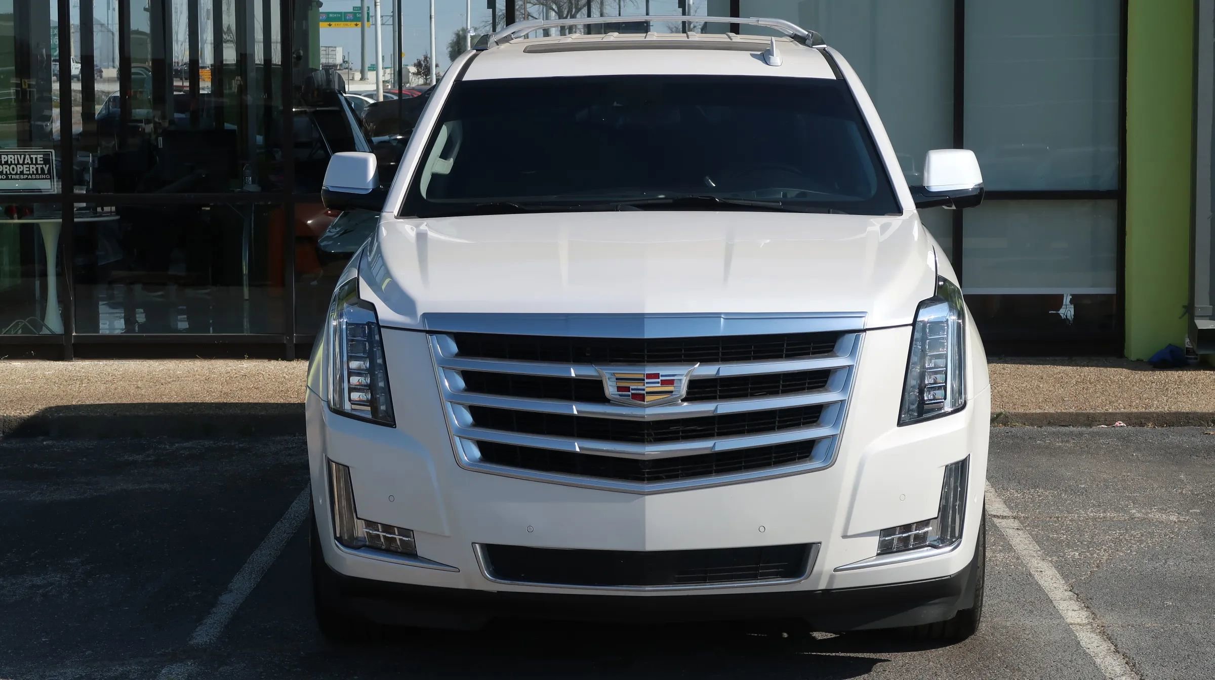 Used 2018 Cadillac Escalade Premium Luxury AWD/4WD image 4