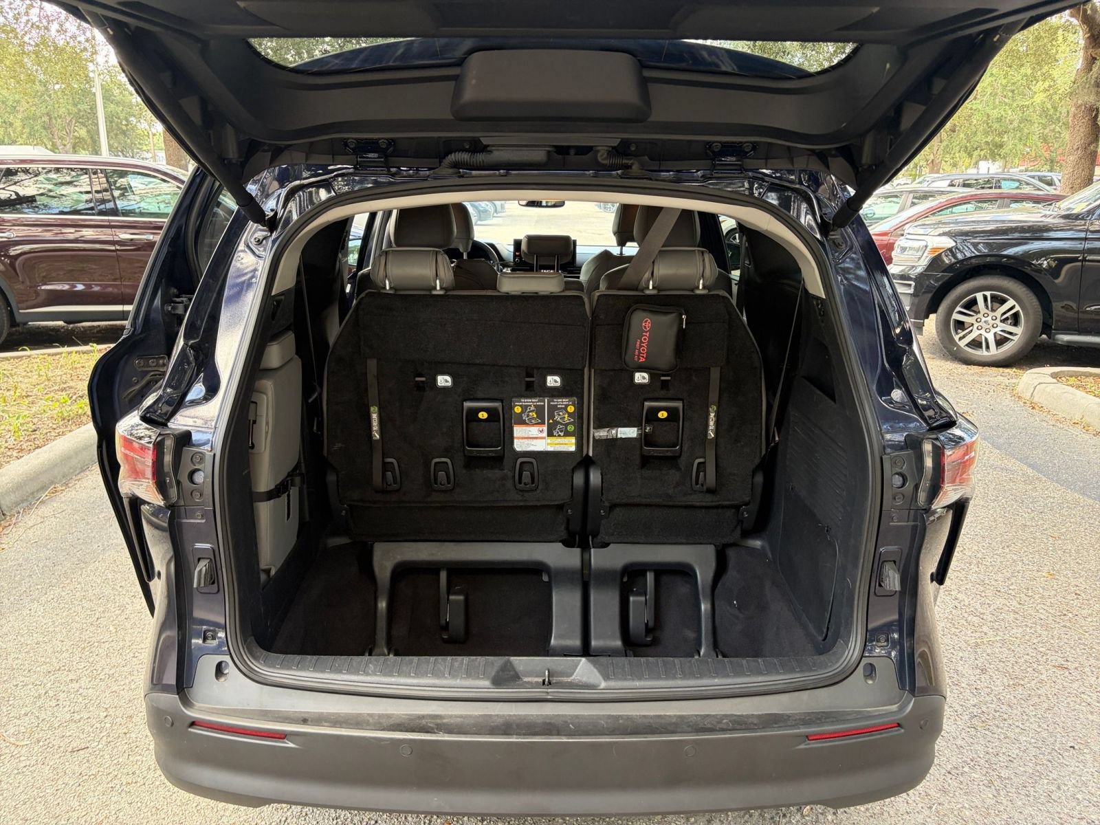 Used 2025 Toyota Sienna XLE FWD image 34