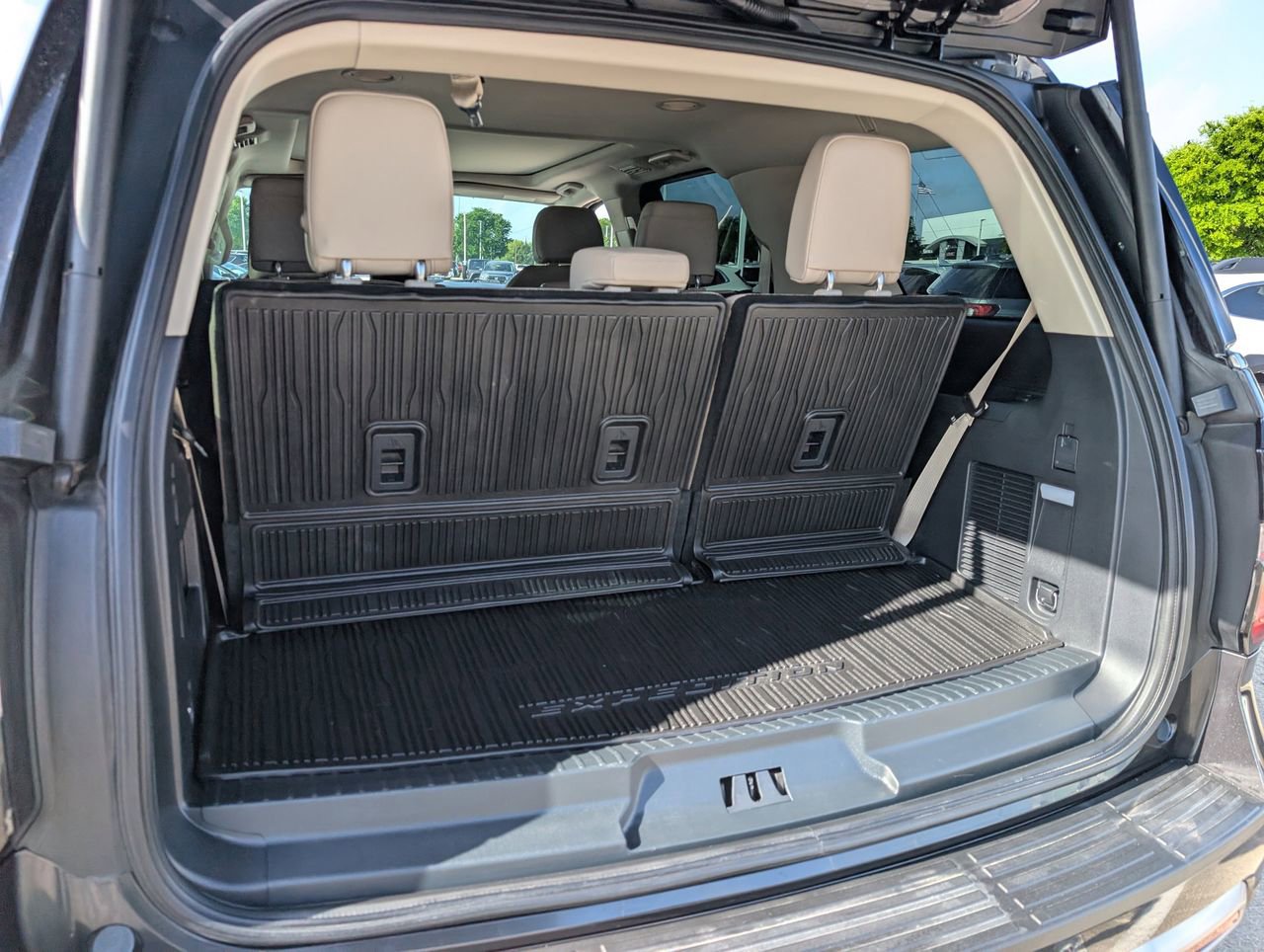 Used 2024 Ford Expedition Limited image 27