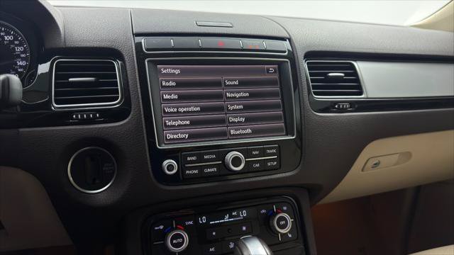 Used 2015 Volkswagen Touareg Sport AWD/4WD image 35