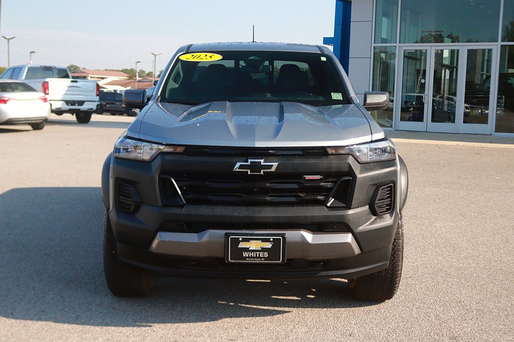 Used 2025 Chevrolet Colorado Trail Boss AWD/4WD image 2
