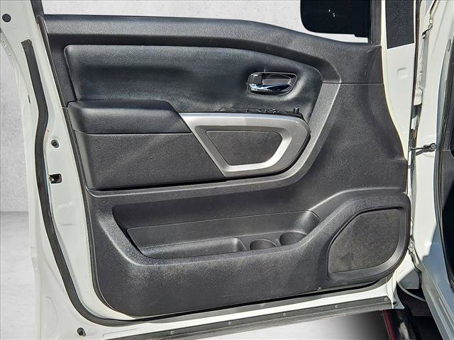 Used 2017 Nissan Titan SV RWD image 11