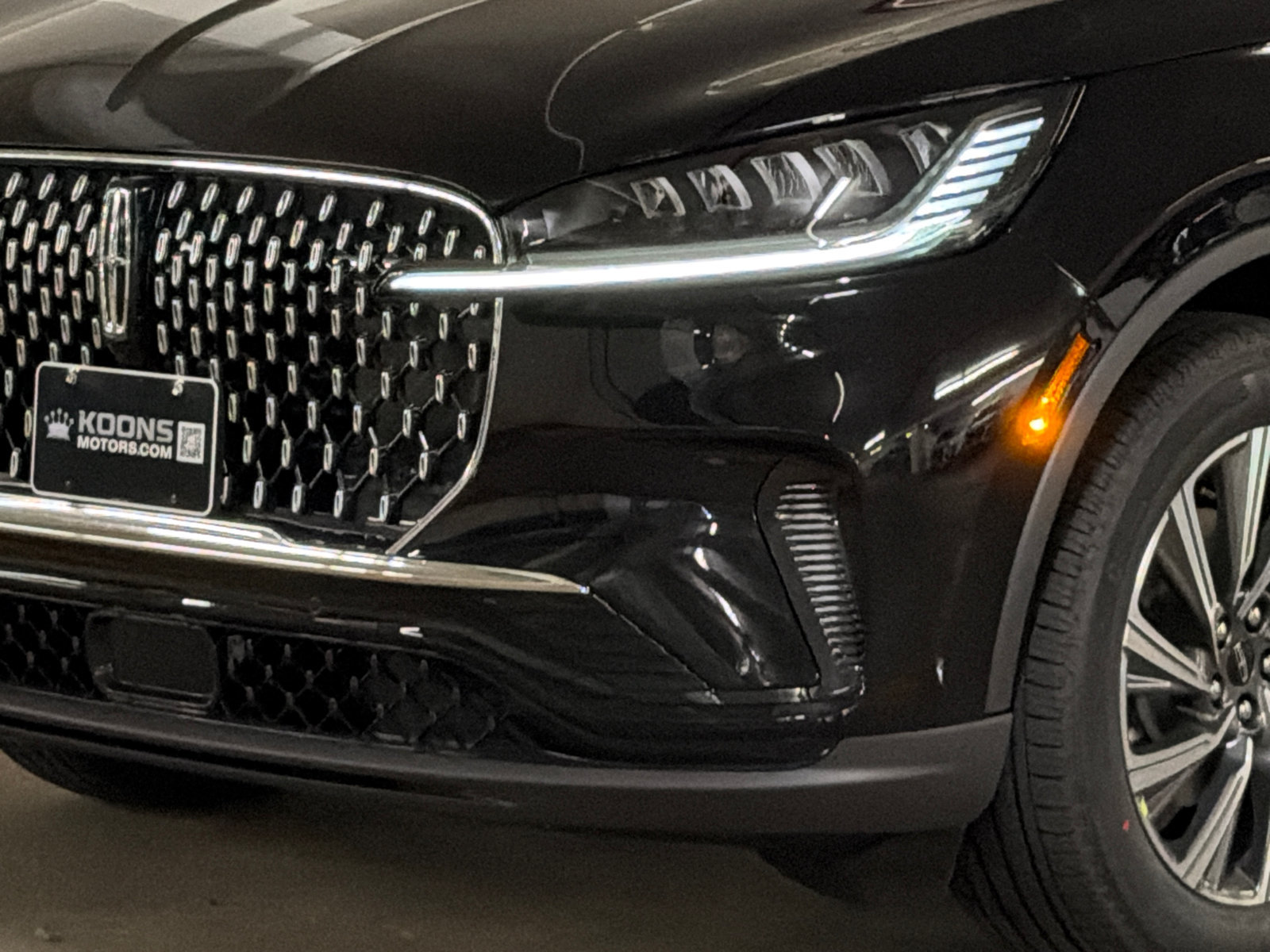 New 2027 Lincoln Aviator AWD image 2