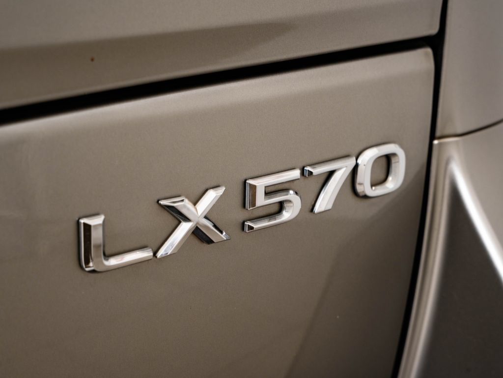 Certified 2021 Lexus LX 570 4WD w/ Luxury Package image 17